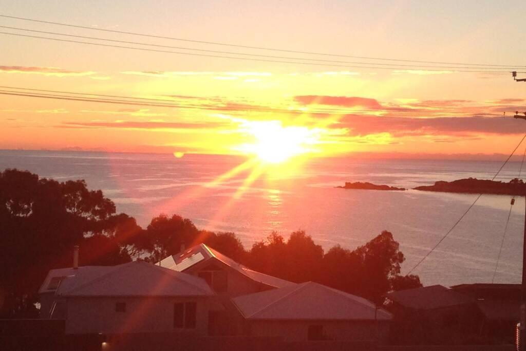 The Tin Shed Couples Accommodation At Bay Of Fires Binalong Bay Exterior foto